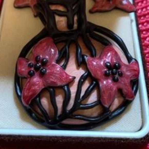 Chico’s Modernist Floral Multi-Strand Pendant Necklace - Picture 2 of 6